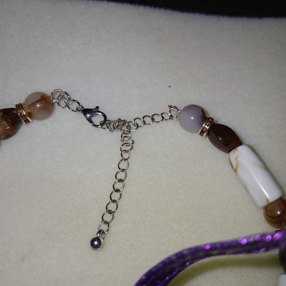 NWT Handcrafted Natural Stone and Shell Choker Necklace and Earrings Set. - Picture 6 of 9